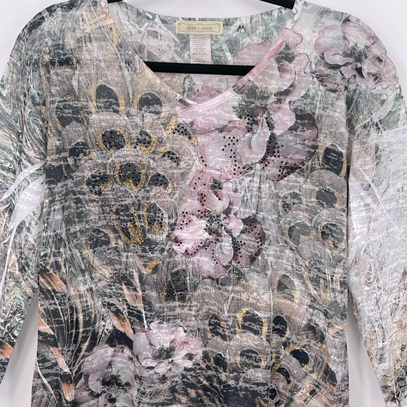 JESS & JANE Peacock Feather and Floral Top - Picture 2 of 4